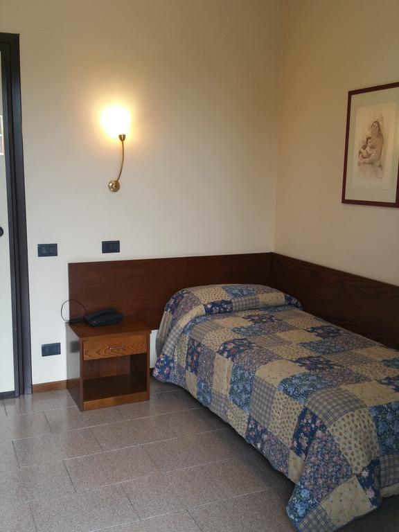 Hotel 5 Vie Almenno San Salvatore Habitación foto