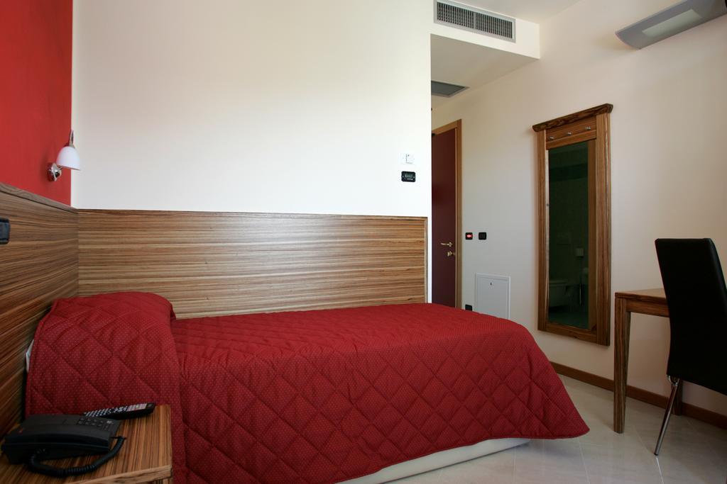 Hotel 5 Vie Almenno San Salvatore Habitación foto